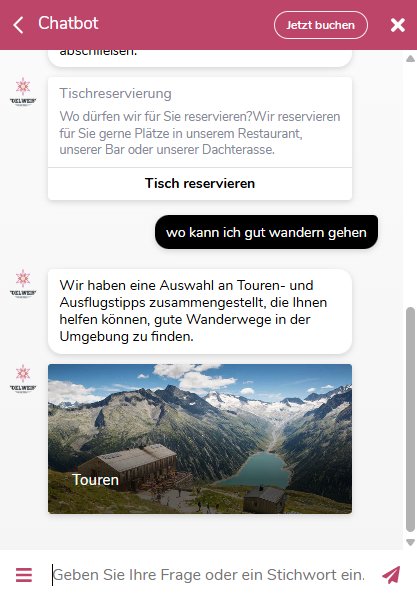 Wanderempfehlung im Chat mit einer bebilderten Touren-Kachel aus der Gäste-App.